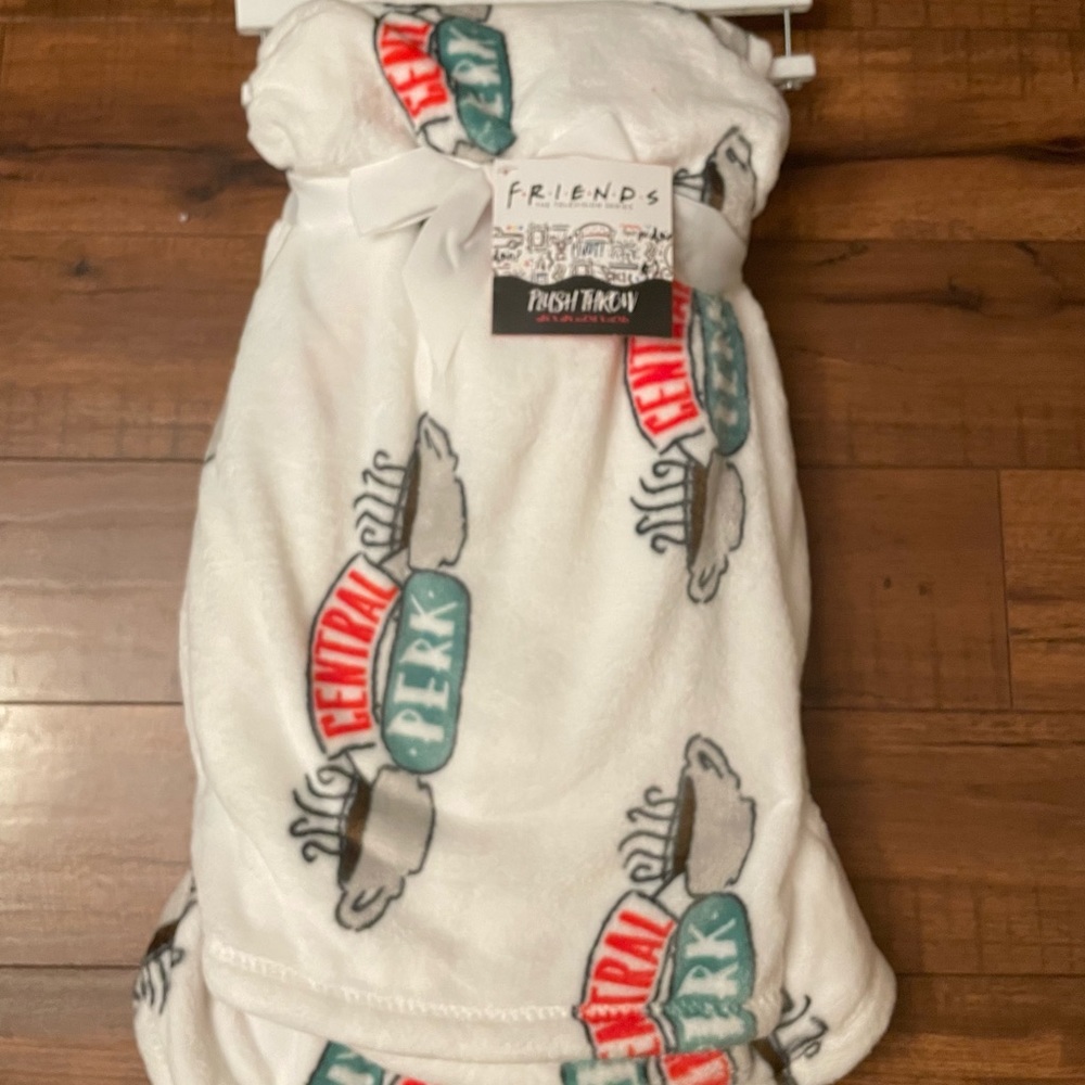 FRIENDS
50x70 Central Perk Logo Printed Throw